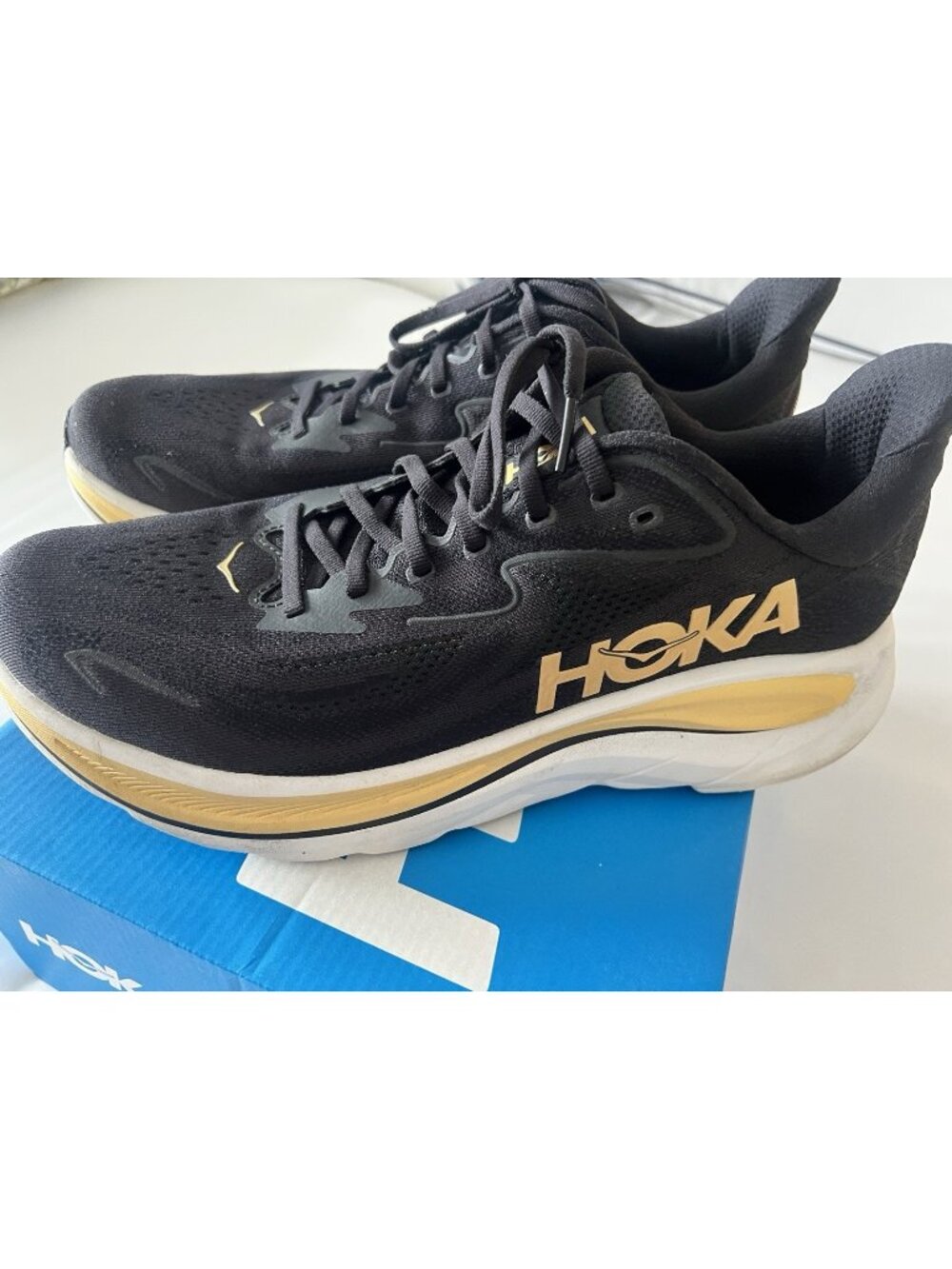 HOKA ONE One Men's Clifton 10  Size 12D-US Running Sneaker Shoes Black Gold Box